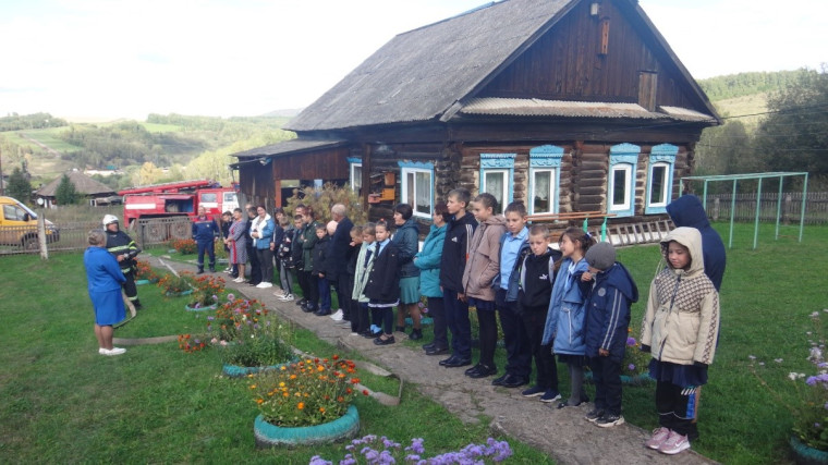 Месячник безопасности в МКОУ Поначевской ООШ №28.